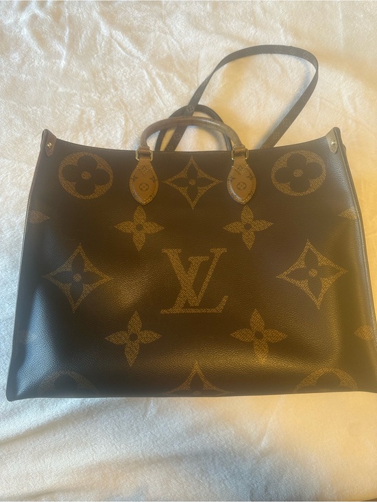 Louis Vuitton Handbags - Louis Vuitton Monogram GM on the go Canvas Tote in Brown